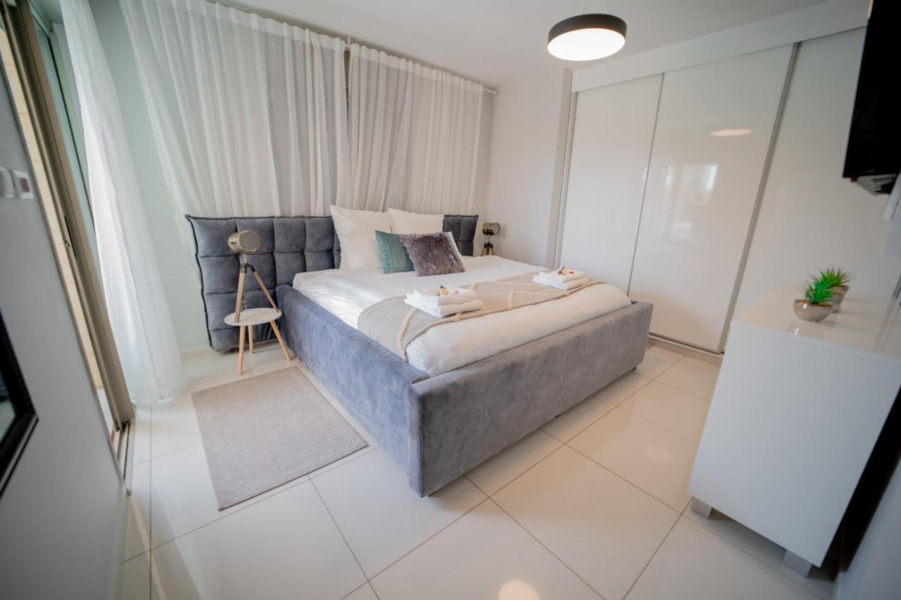 Apartamento Yalarent Oasis Garden With Private Pool Eilat Exterior foto